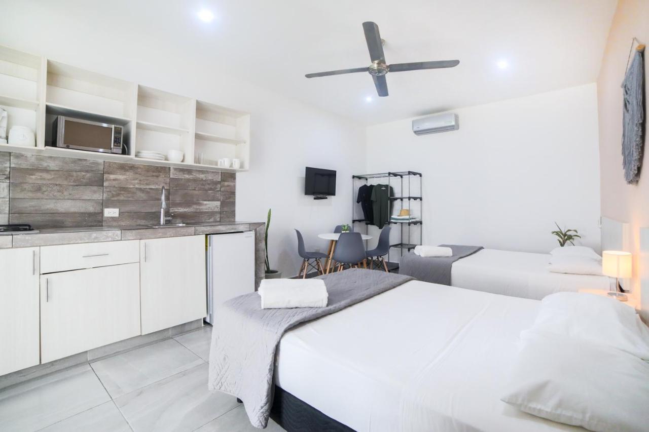 Almond Suites Плая-дель-Кармен Экстерьер фото